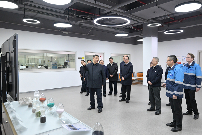 2025-08-04，习近平总书记在中德合资企业巴斯夫杉杉电池材料有限公司考察。